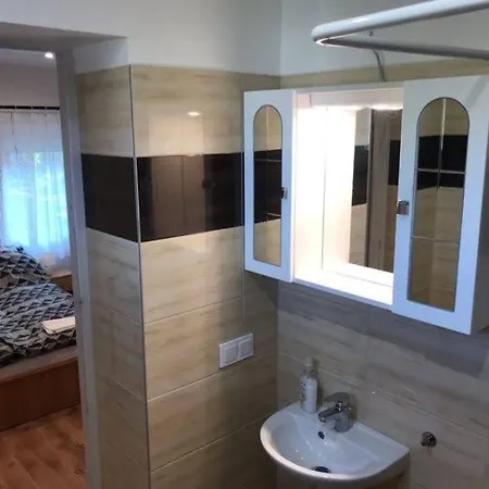 Erdi Muskatlis Vendeghaz 3*