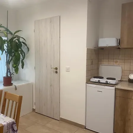 Erdi Muskatlis Vendeghaz Gæstehus 3*